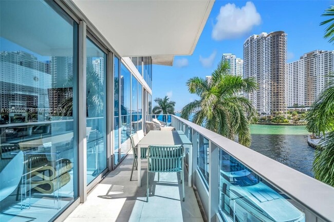 Building Photo - 200 Biscayne Blvd Way