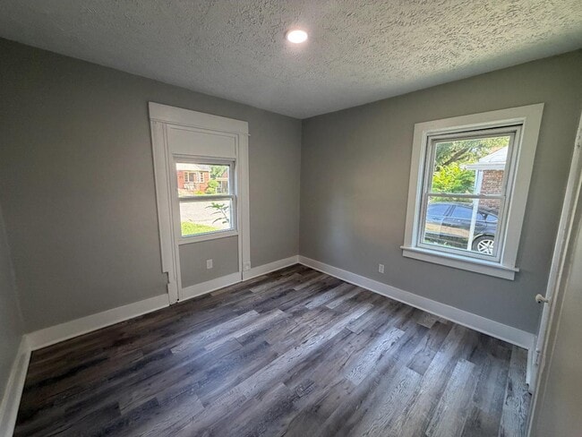 Building Photo - 1310 Martin St