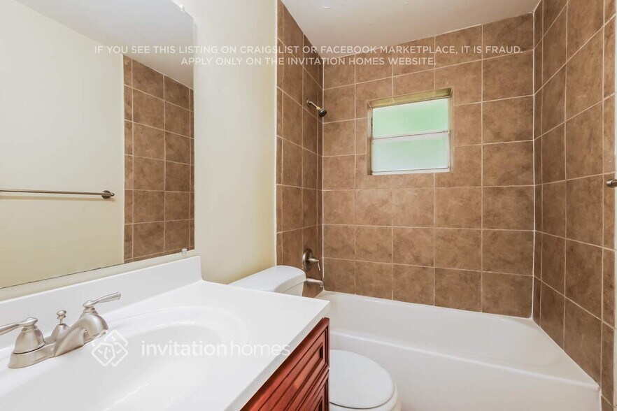 Building Photo - 7602 NW 40th St