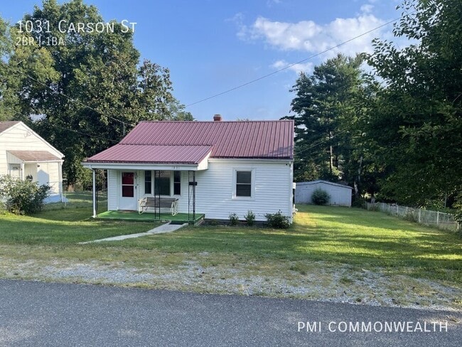 Primary Photo - 1031 Carson St