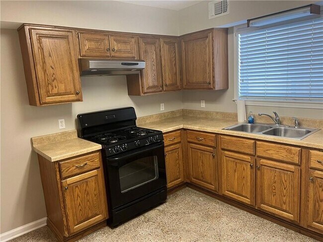 Building Photo - 7612 W Judge Perez Dr