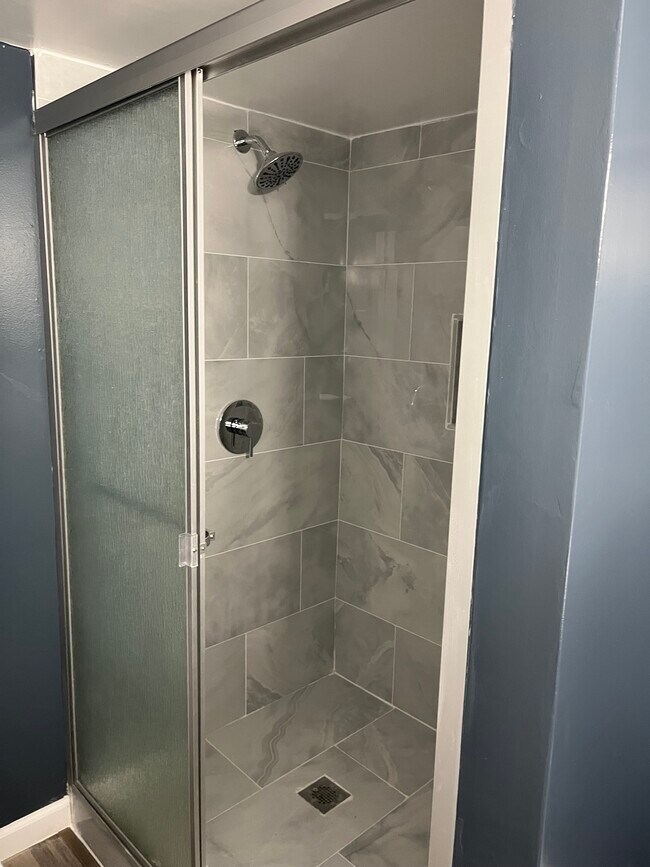 Building Photo - 1370 E 22nd Ave