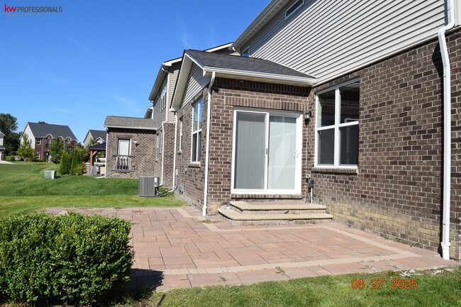 Building Photo - 49577 Shoreline Dr