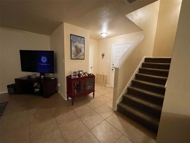 Building Photo - 12840 St Mary Dr