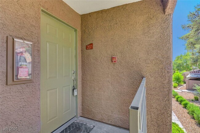 Building Photo - 2121 Blue Breeze Dr