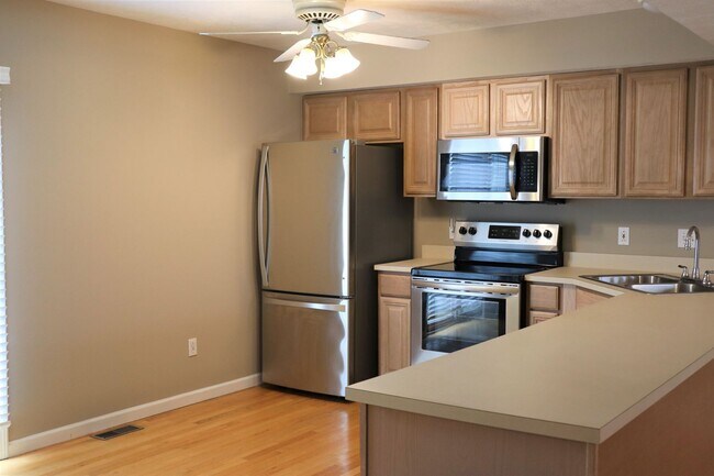 Building Photo - 2 bed/2.5 bath Townhouse in Morgantown - A...