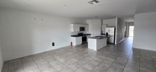 Building Photo - 1527 E Lardner Dr