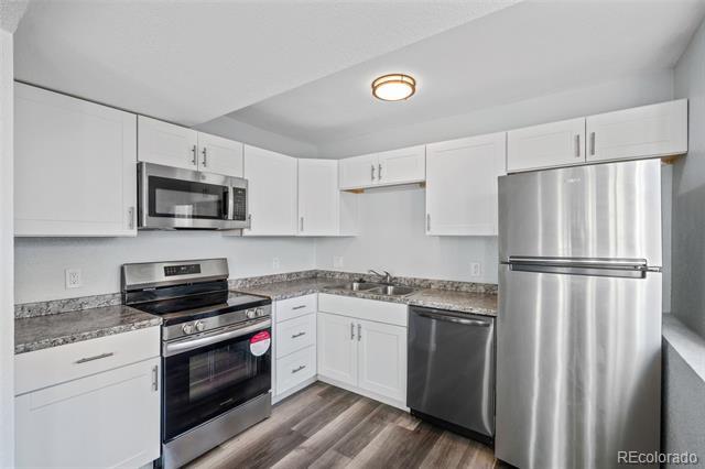 Building Photo - 3445 Cochran Dr