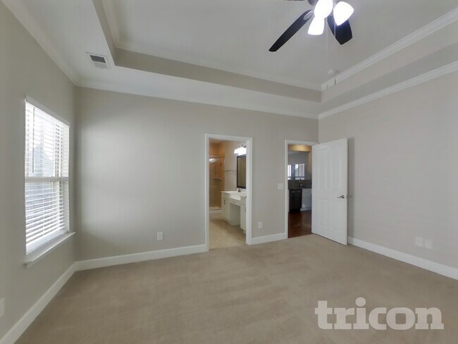 Building Photo - 508 Pleasant St