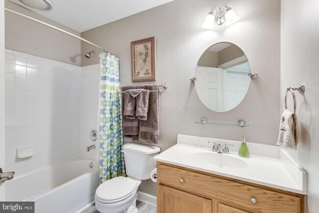 Building Photo - 901 Harrison Cir