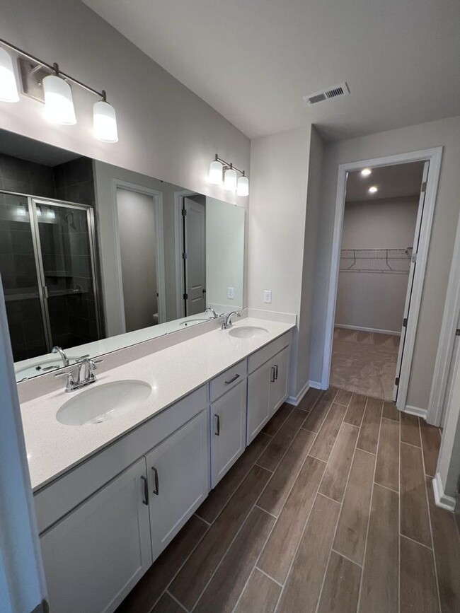 Building Photo - Townhome with 3BR/2.5BA Garage Located in ...
