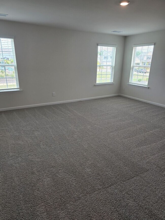 Building Photo - Elegant Home Located in Secrest Commons in...
