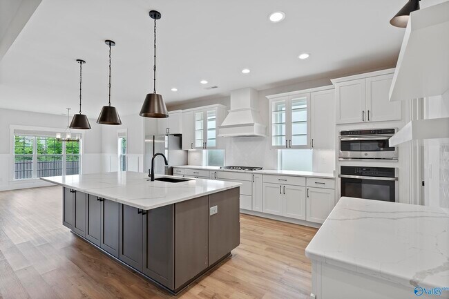Building Photo - 6605 Waxwood Dr