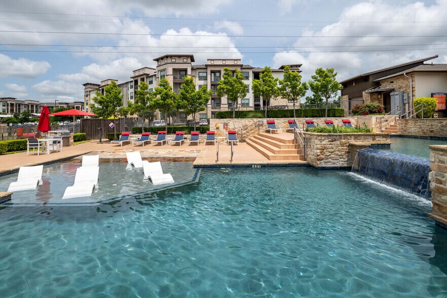 Building Photo - Villas on the Hill