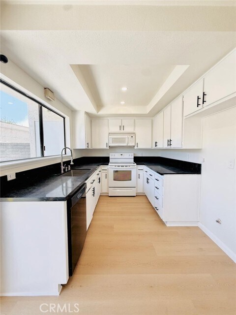 Building Photo - 27939 Ridgebrook Ct