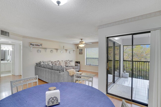 Building Photo - 3543 Cocoplum Cir