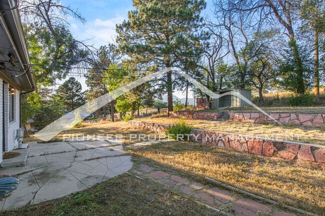 Building Photo - Charming Brick Home with Mountain Views Ne...