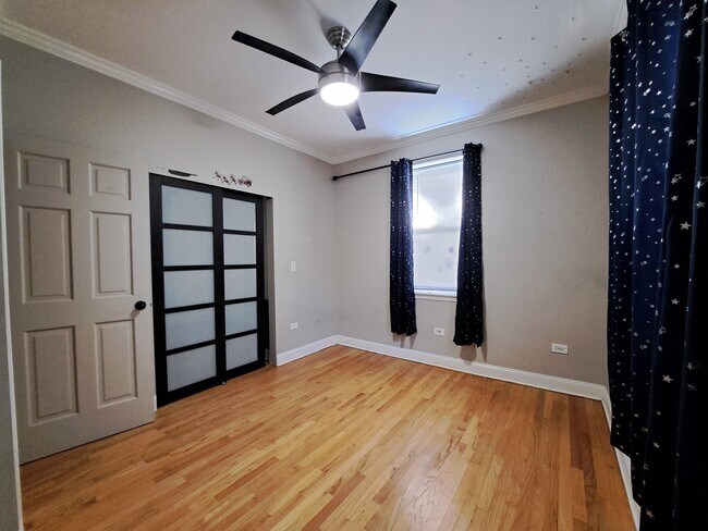 Building Photo - 7062 N Wolcott Ave