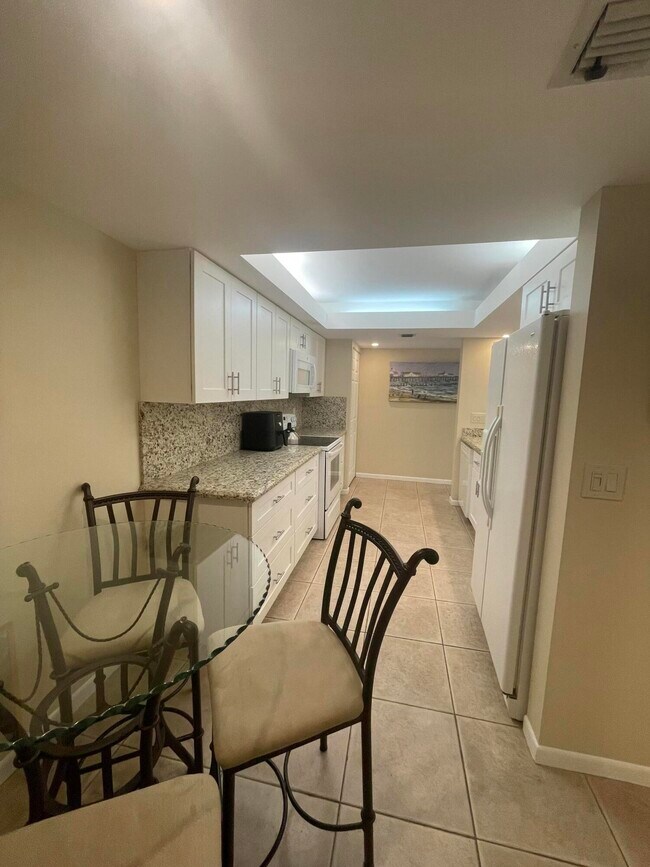 Building Photo - 450 Egret Cir