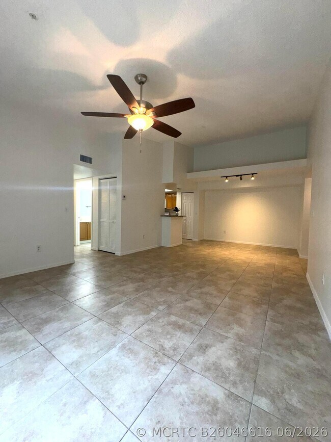 Building Photo - 1300 Crestwood Ct S
