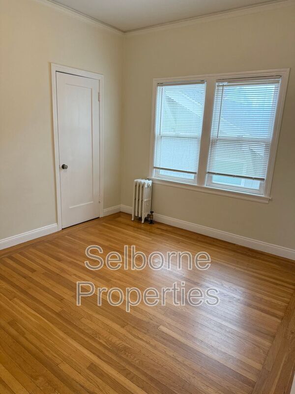 Building Photo - 507 Forest St