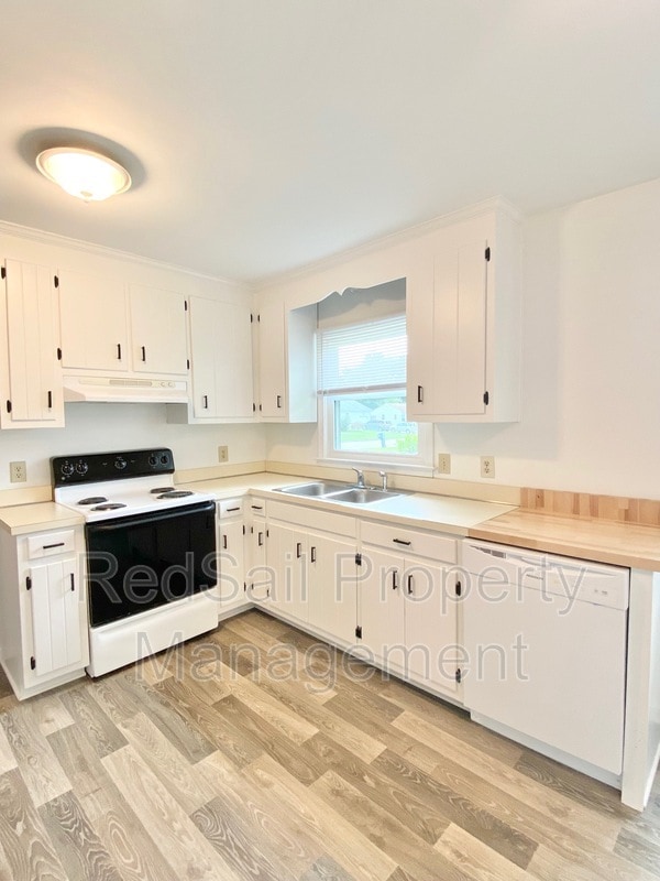 Building Photo - 180 Lori Cir