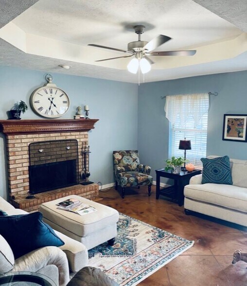 Building Photo - 102 Riverbend Dr