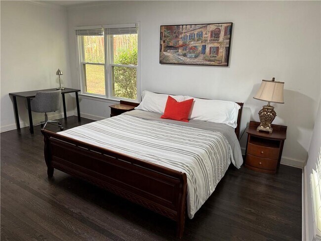 Building Photo - 1140 Goodwin Pl NE