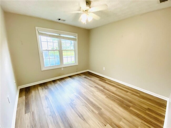 Building Photo - 4090 Riversong Dr NW