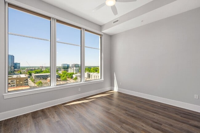 Building Photo - Downtown Raleigh Penthouse with Stunning View