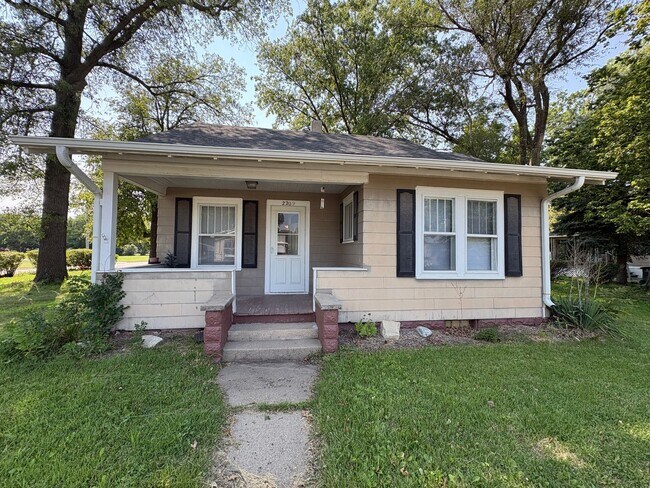 Building Photo - 2209 Hawthorne Ave