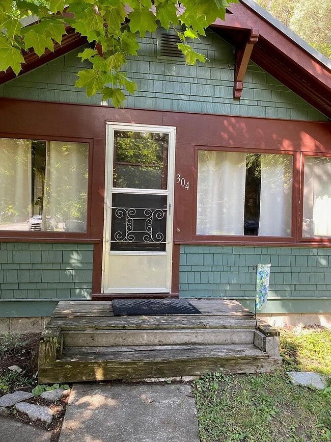 Building Photo - 304 Dakota Ave
