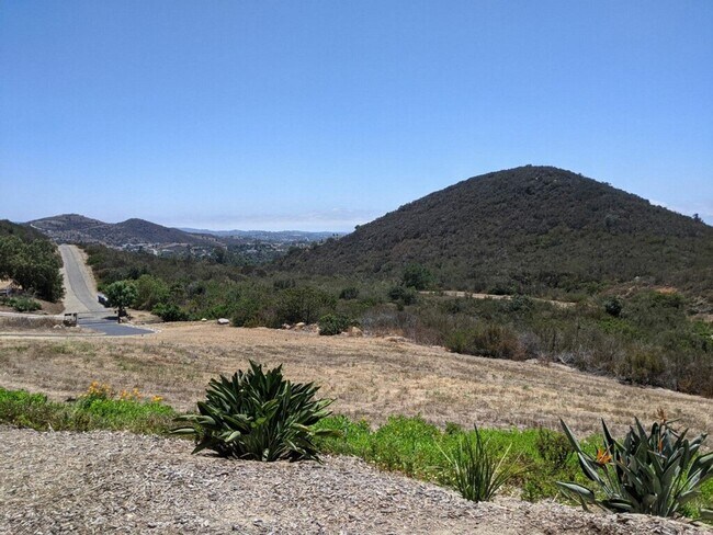 Building Photo - 3512 El Paso Alto Rd