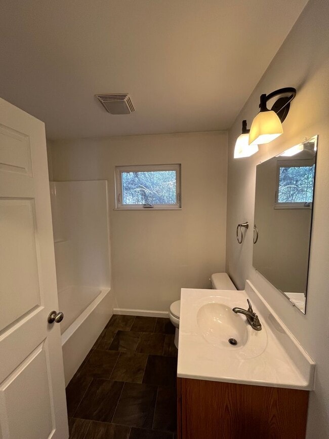 Building Photo - 2 bedroom, 1 bath House: Available Now or July 2026 (price is subject to change)