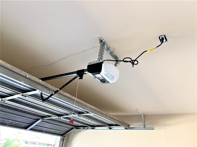 Building Photo - 10011 Appleridge Dr