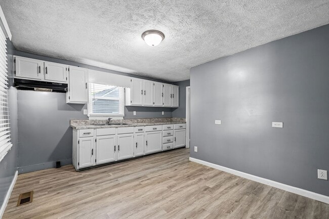 Building Photo - 715 Elder St