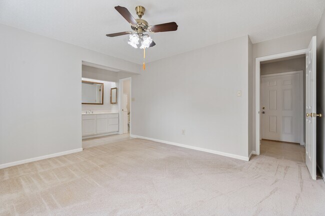 Building Photo - 200 Brookhaven Ct