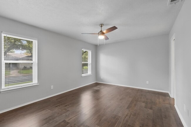 Building Photo - 11143 Joymeadow Dr