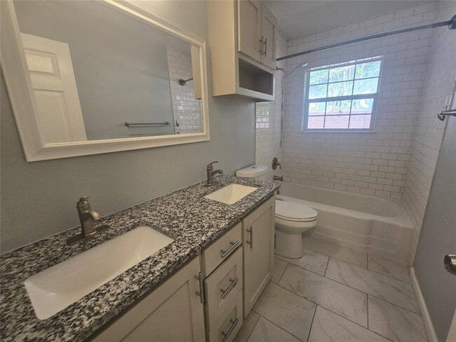 Building Photo - 1608 Sweetbriar Ave