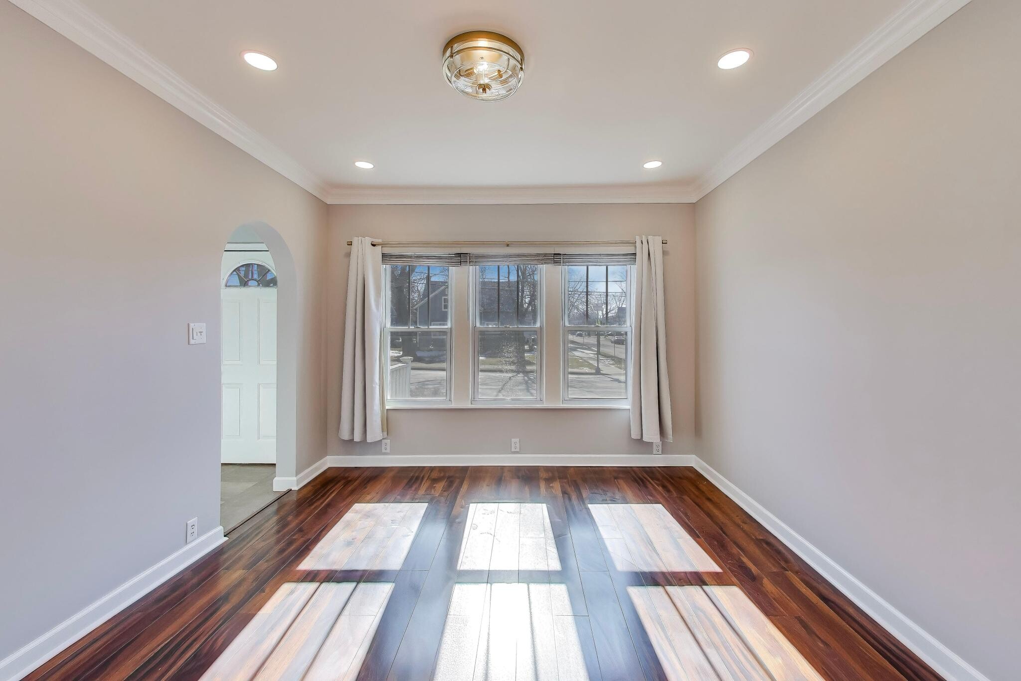 Building Photo - 440 W Main St