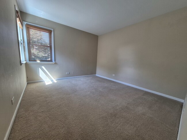 Building Photo - 7835 Darien Lakes Dr