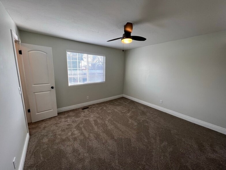 Building Photo - 893 Arnecia Ct
