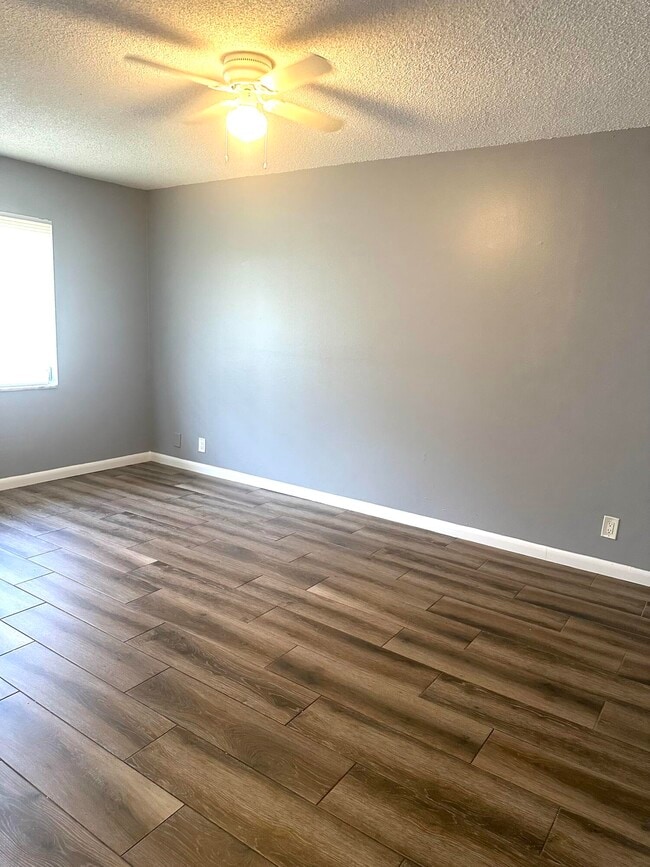 Building Photo - 9305 Sunrise Dr