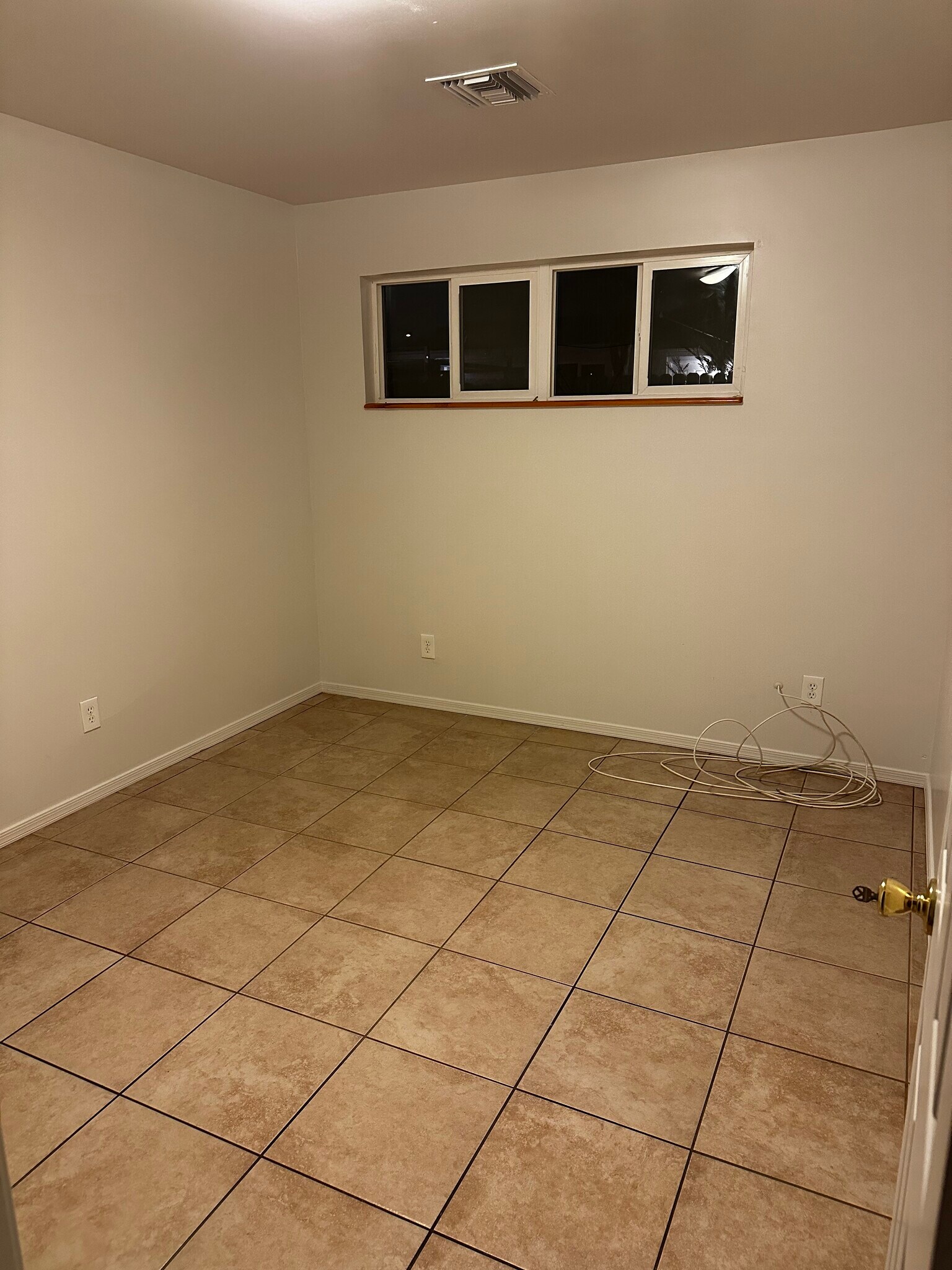 Building Photo - 1320 W Cochise Dr