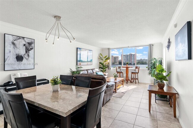 Building Photo - 1170 NE 191st St