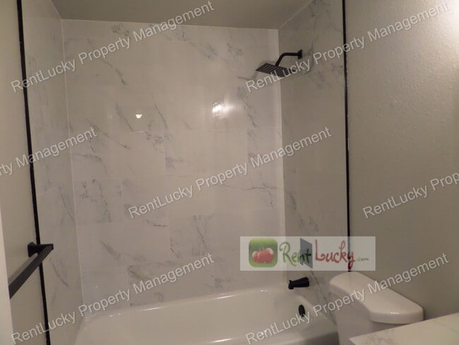 Building Photo - Fully Remodeled & GORGEOUS 2-Bedroom Unit ...