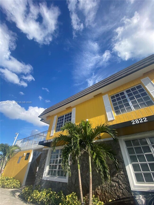 Building Photo - 2822 Van Buren St