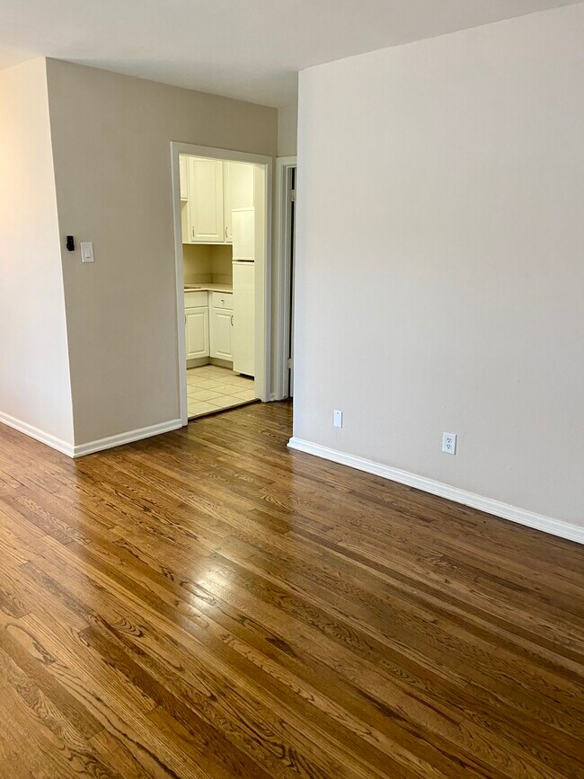 Living Room - 1608 Colquitt St