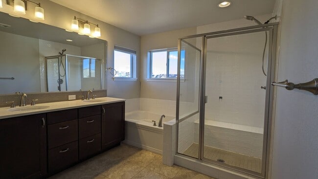 Building Photo - FOUR BED/3 BATH PRAIRIE STYLE HOME WITH GOURMET KITCHEN IN CORDERA NEIGHBORHOOD!