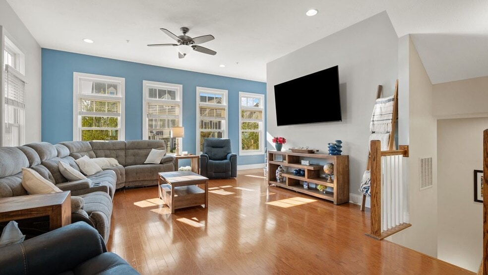 Building Photo - 337 Osona Ln